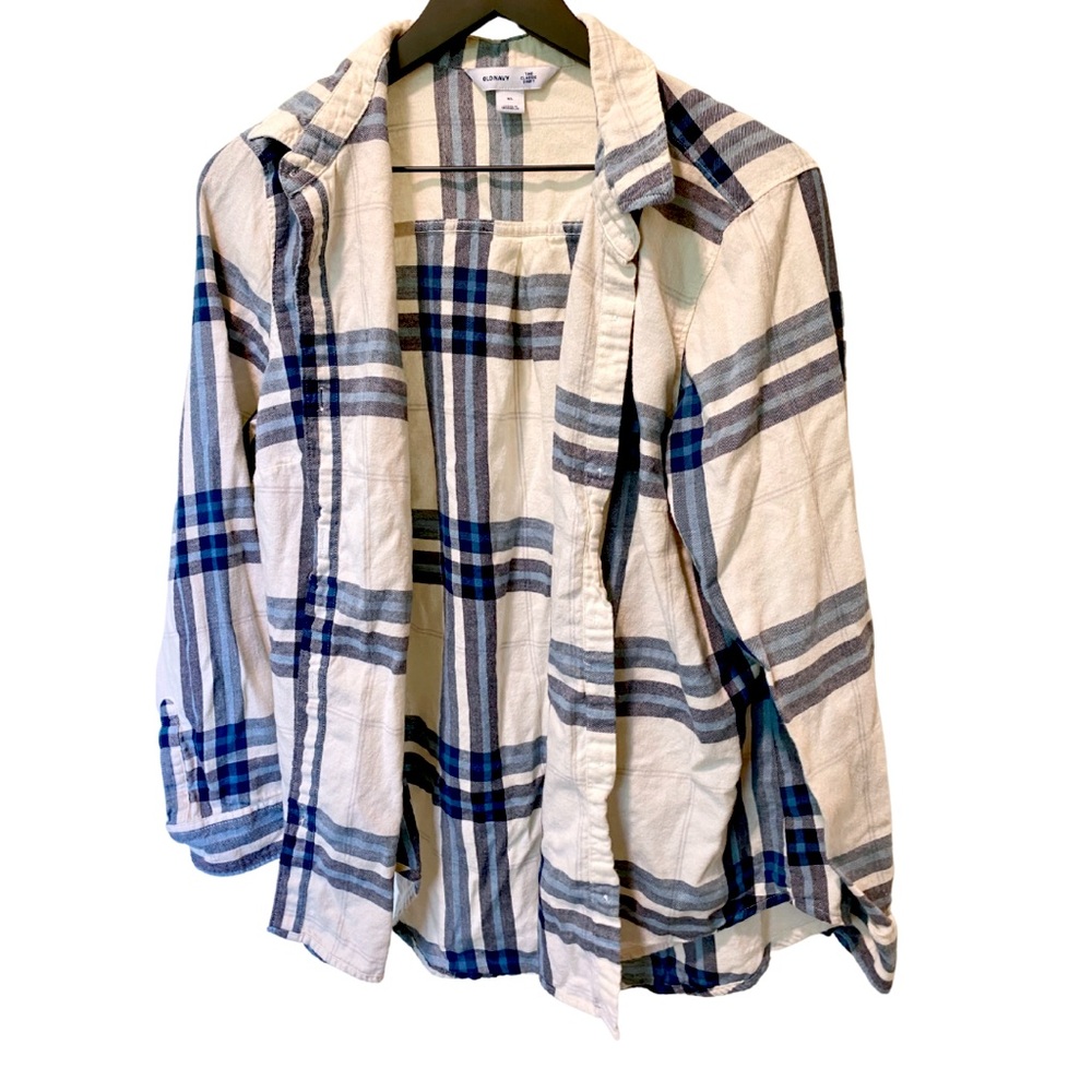 Old navy plaid oversized women’s shirt.